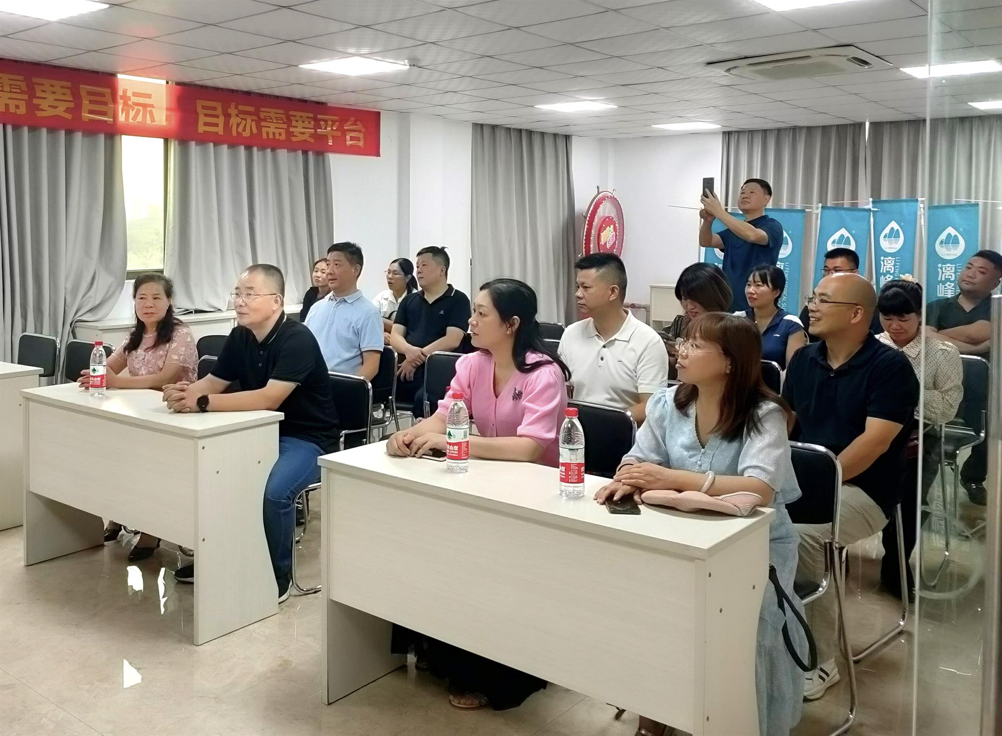 靈川縣政協委員到桂林漓峰公司調研視察指導工作，助力企業發展